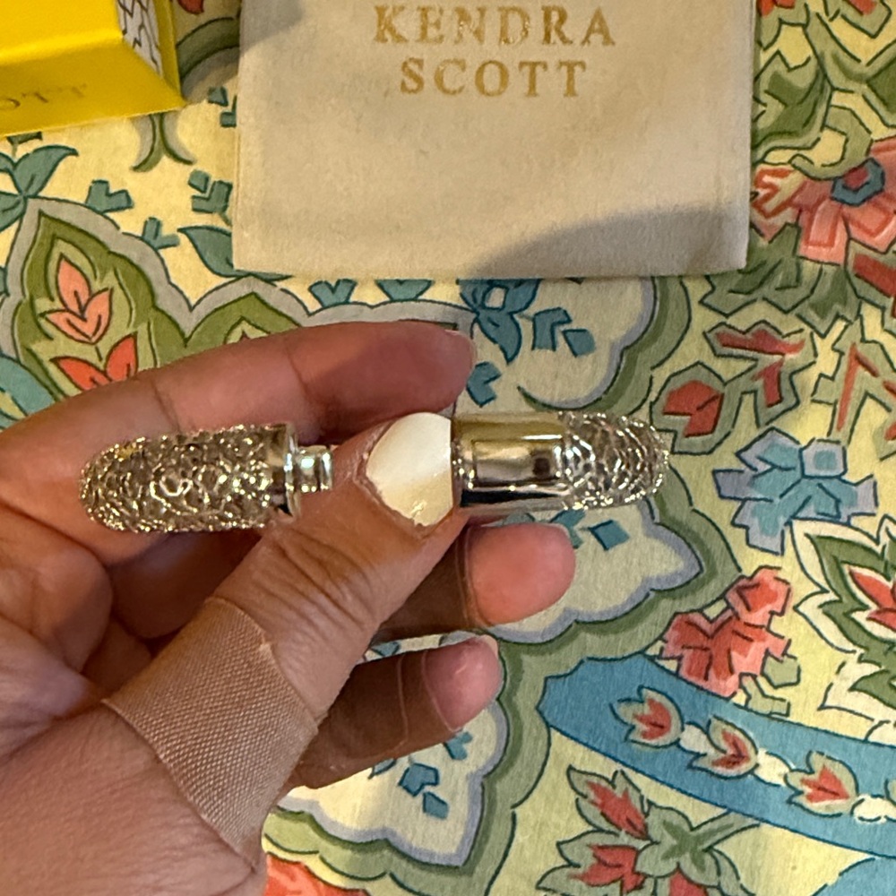 Kendra Scott Abbie Bangle - Picture 3 of 5